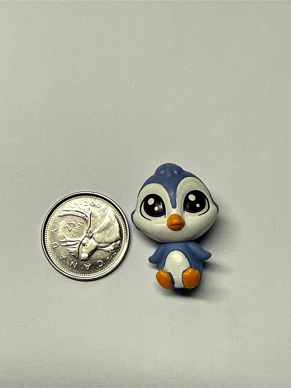 Littlest Pet Shop LPS 1-164 Sitting Penguin From Penguin Family